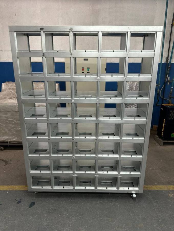 Rack Metálico Grande com Compartimentos