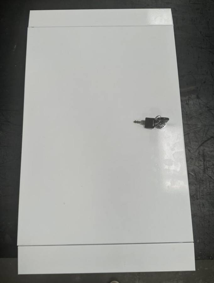 Caixas e Quadros Metálico Branco com Fechadura